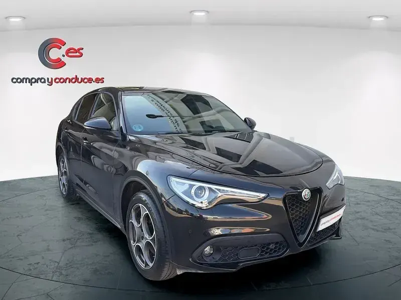 Usado Alfa Romeo Stelvio Sprint 190 CV (139 kW) 2022 Negro SUV