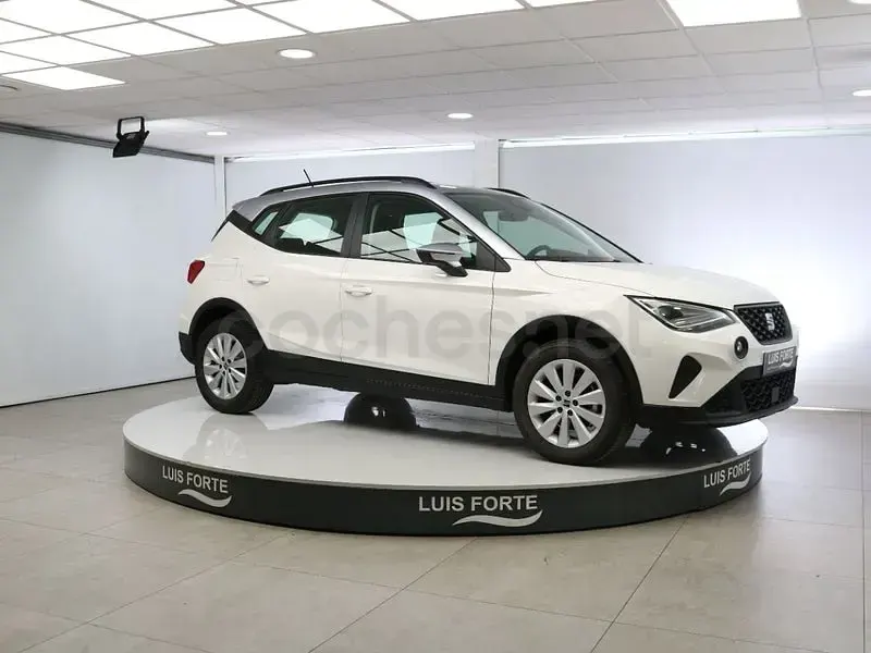 Usado Seat Arona Style 110 CV (80 kW) 2023 Blanco SUV