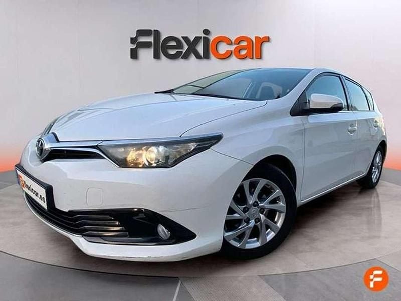 Usado Toyota Auris Active 116 CV (85 kW) 2017 Blanco Utilitario