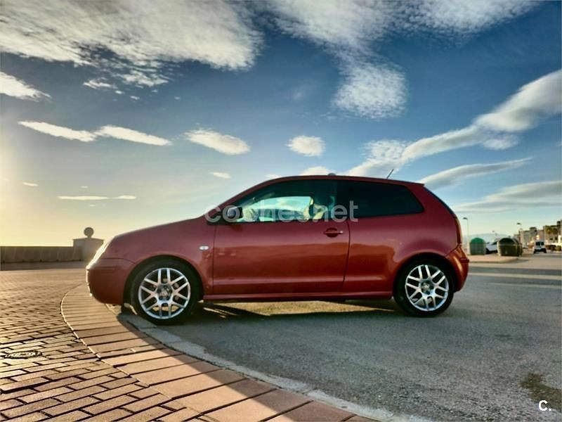 Usado VW Polo Trendline 100 CV (73 kW) 2004 Rojo Berlina