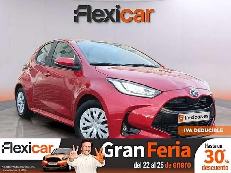 Rojo Usado 2023 Toyota Yaris Hybrid Active Utilitario | 16.790 € (Buen precio) - Imagen 1/4