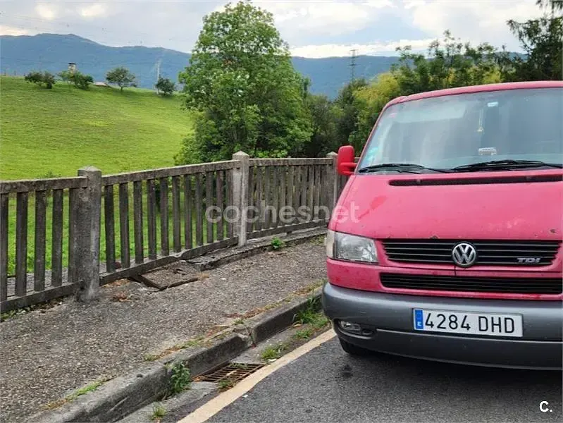 Usado VW Multivan 130 CV (95 kW) 1996 Rojo Monovolumen