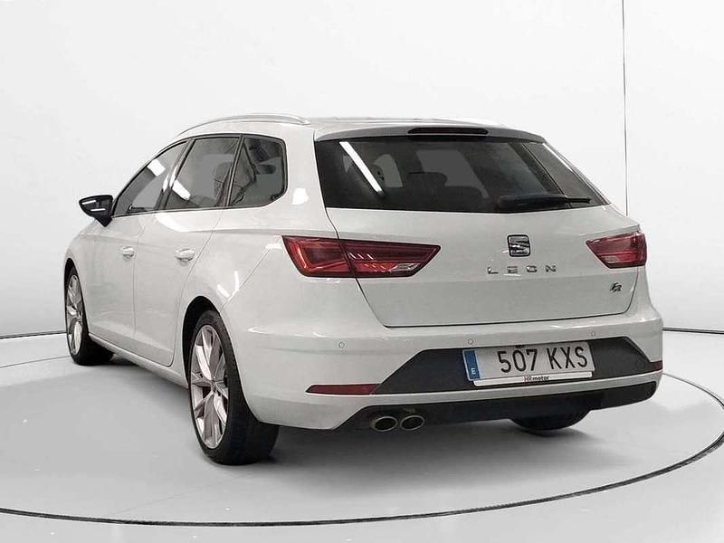 Usado Seat Leon FR 150 CV (110 kW) 2019 Blanco Utilitario