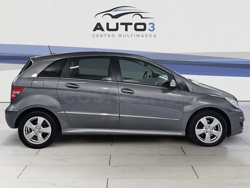 Usado Mercedes B180 109 CV (80 kW) 2011 Beige Monovolumen