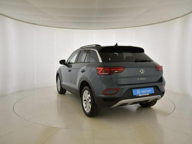 Usado VW T-Roc Life 110 CV (80 kW) 2024 Gris/plata SUV