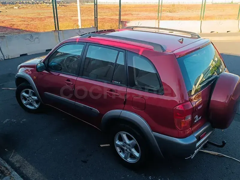 Usado Toyota RAV4 Sol 150 CV (110 kW) 2003 Granate SUV