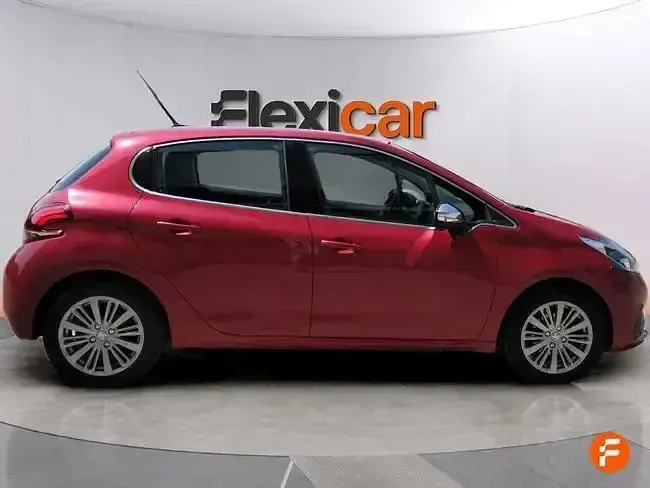 Usado Peugeot 208 Allure 110 CV (80 kW) 2018 Rojo Utilitario