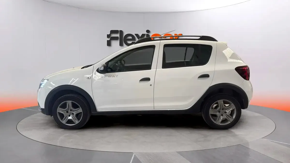Usado Dacia Sandero Comfort 91 CV (66 kW) 2018 Blanco Berlina