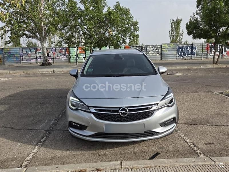 Gris / plata Usado 2017 Opel Astra Business Familiar | 9180 € (Un poco caro) - Imagen 1/4