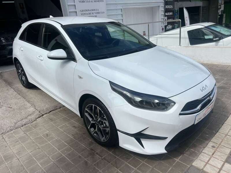 Usado Kia Ceed 120 CV (88 kW) 2023 Blanco Utilitario