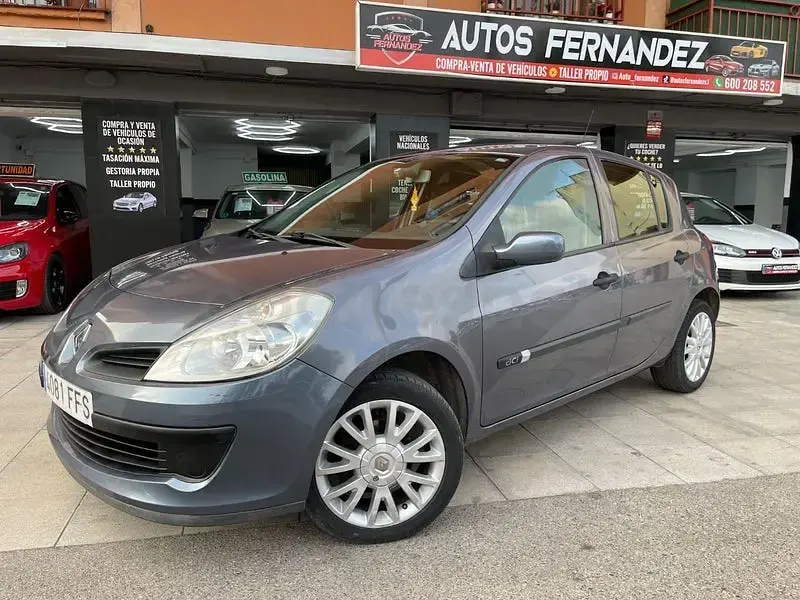 Usado Renault Clio II Dynamique 70 CV (51 kW) 2006 Gris / plata Berlina