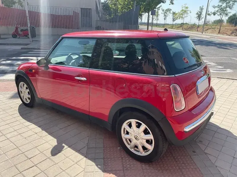 Usado Mini ONE 90 CV (66 kW) 2002 Rojo Utilitario