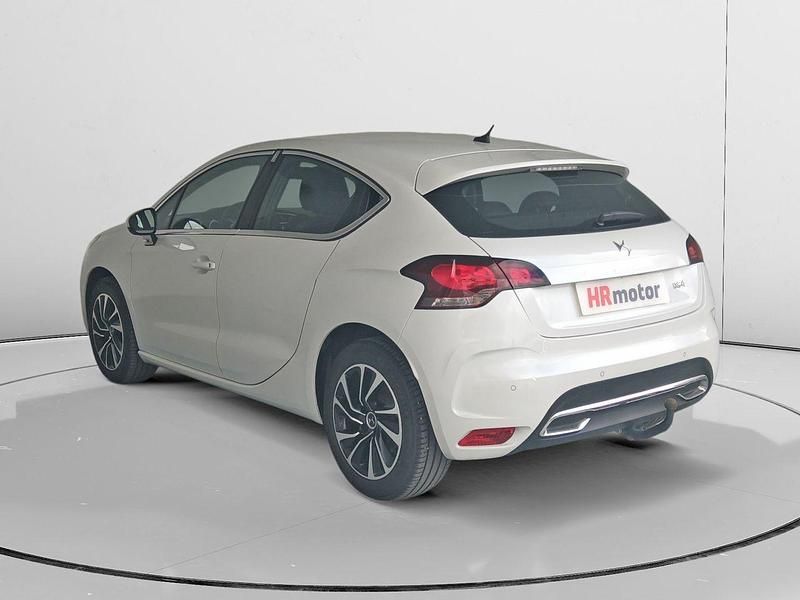 Usado DS Automobiles DS4 Crossback Style 131 CV (96 kW) 2015 Blanco SUV