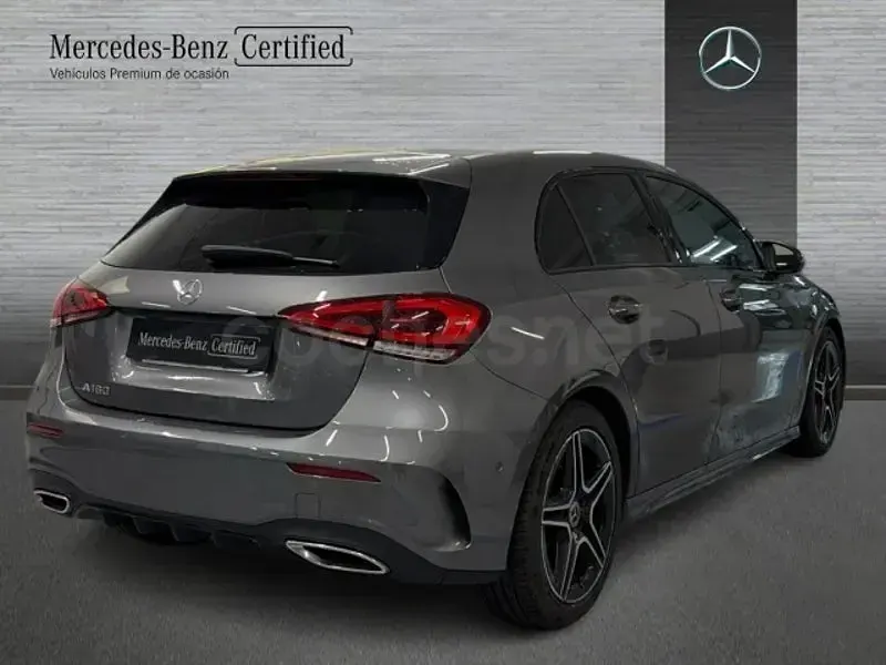 Usado Mercedes A180 136 CV (100 kW) 2022 Gris / plata Berlina