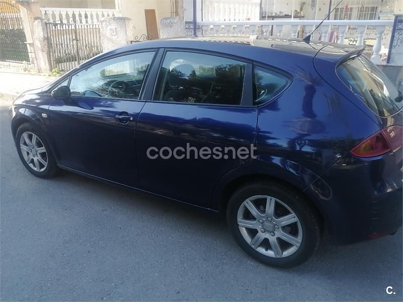 Usado Seat Leon Sport 105 CV (77 kW) 2007 Azul Berlina