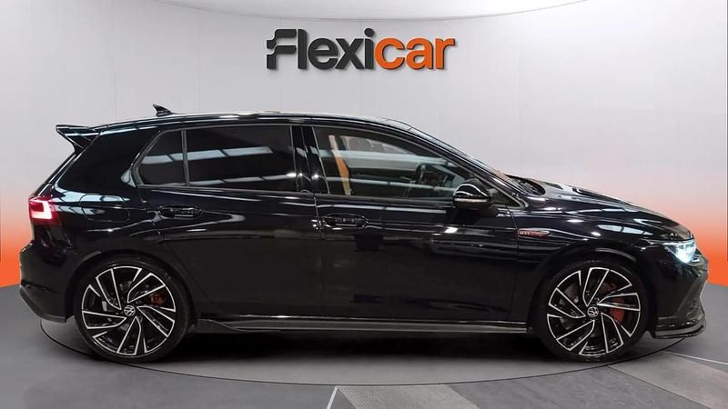 Usado VW Golf VII GTI 301 CV (221 kW) 2021 Negro Utilitario