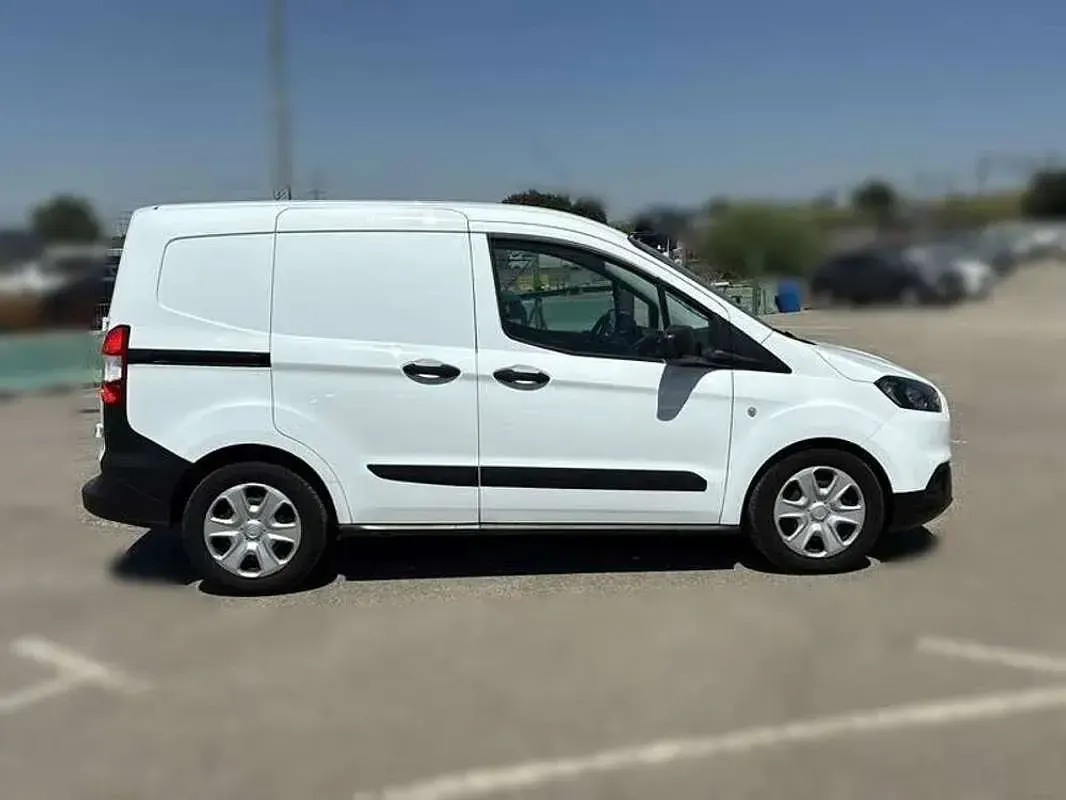 Usado Ford Transit Trend 101 CV (74 kW) 2022 Blanco Familiar