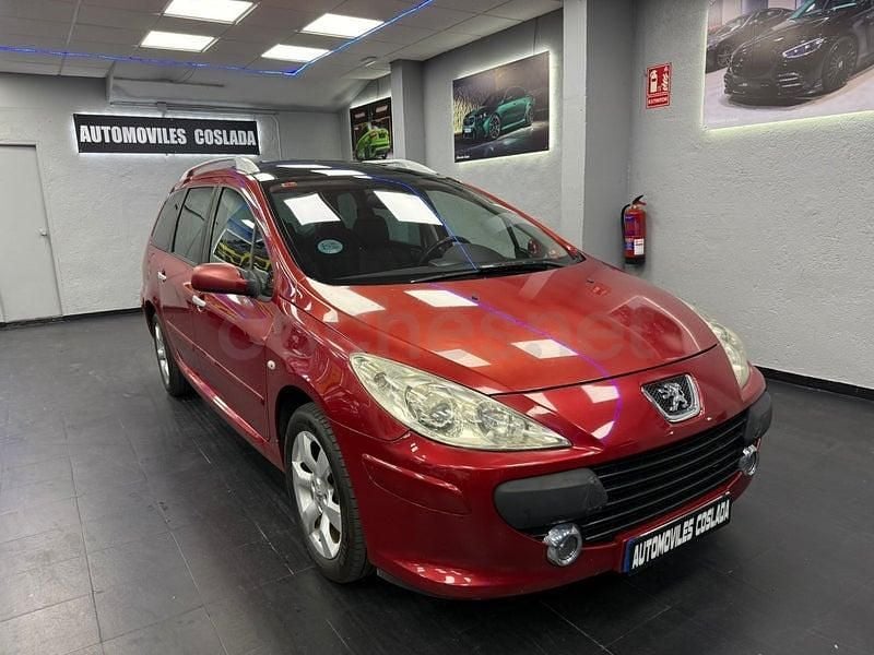Usado Peugeot 307 143 CV (105 kW) 2005 Granate Familiar
