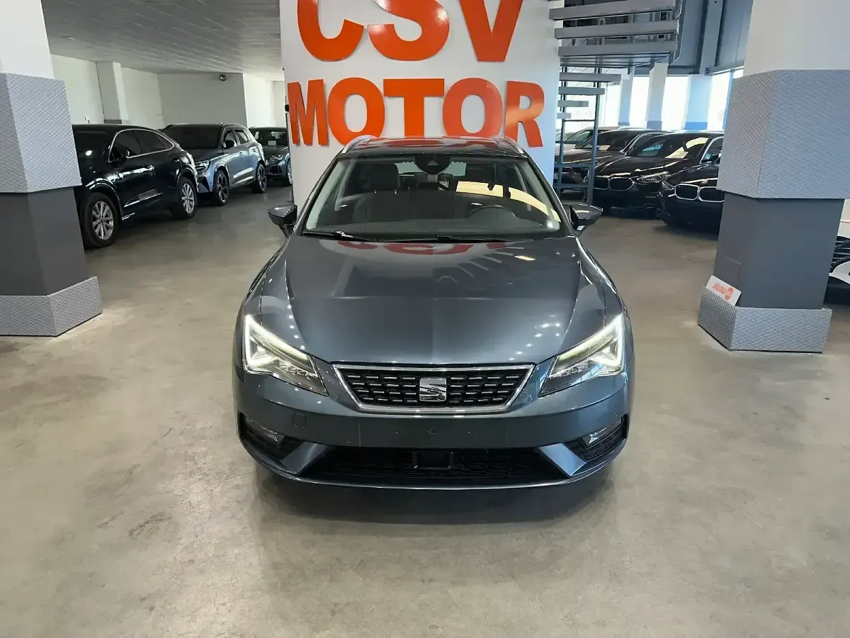 Usado Seat Leon XCELLENCE 150 CV (110 kW) 2020 Gris / plata Utilitario