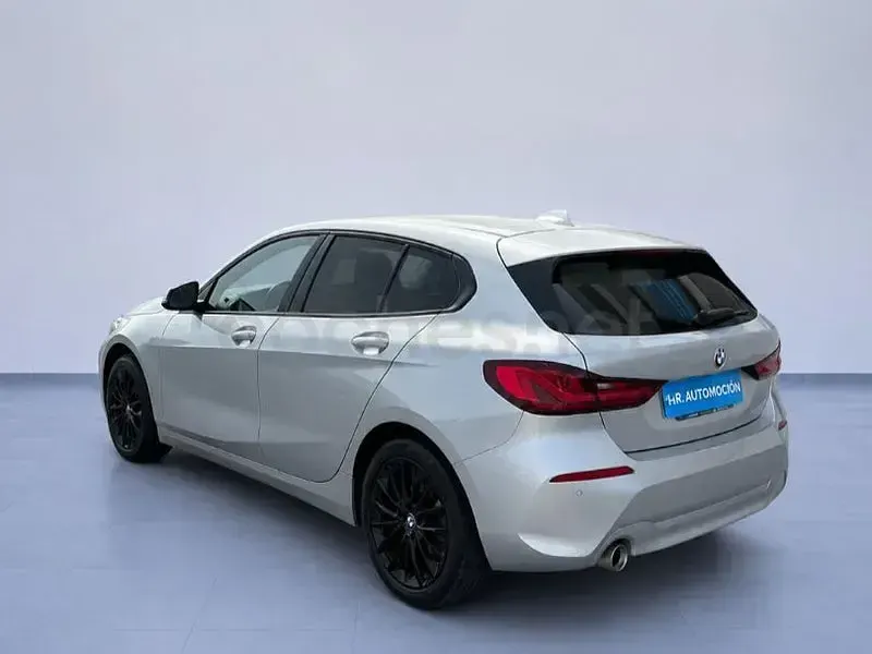 Usado BMW 118 140 CV (102 kW) 2020 Gris / plata Berlina