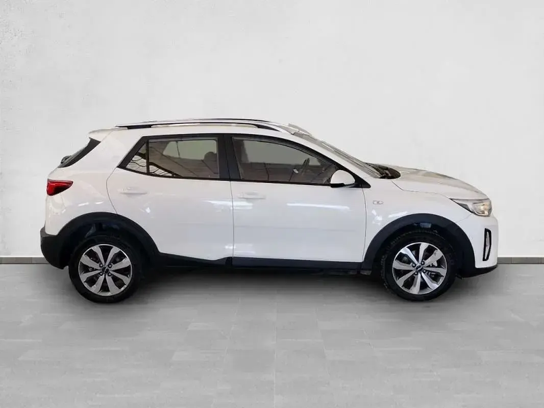 Usado Kia Stonic 101 CV (74 kW) 2025 Gris SUV