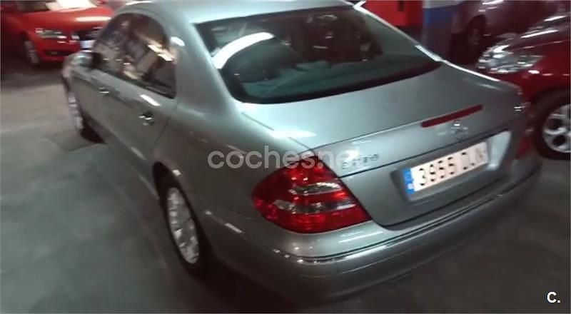 Usado Mercedes E270 Elegance 177 CV (130 kW) 2005 Beige Berlina