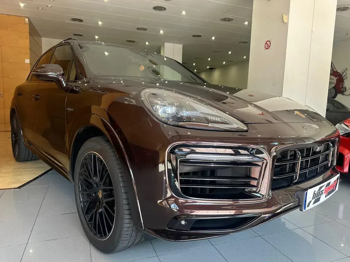 Usado Porsche Cayenne Platinum Edition 462 CV (339 kW) 2022 Marrón SUV