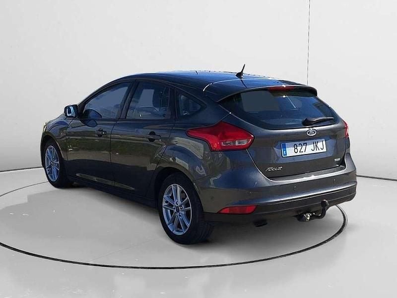 Usado Ford Focus Trend+ 126 CV (92 kW) 2015 Gris Utilitario