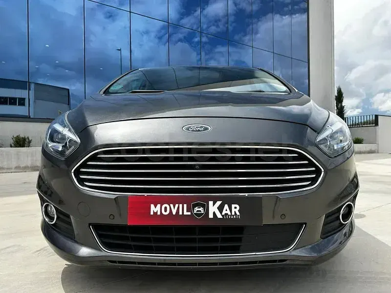 Używany Ford S-MAX Titanium 180 KM (132 kW) 2016 Szary Minivan