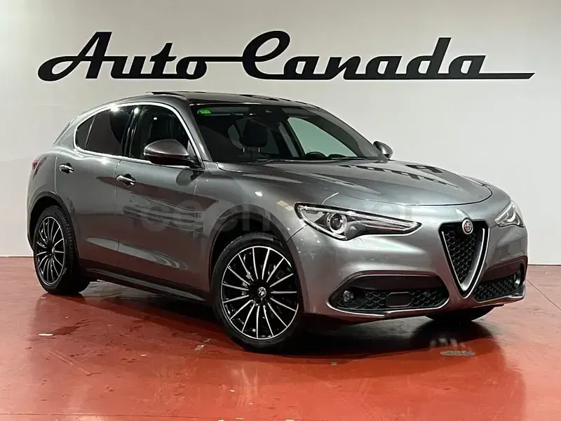 Usado Alfa Romeo Stelvio 190 CV (139 kW) 2020 Gris / plata SUV