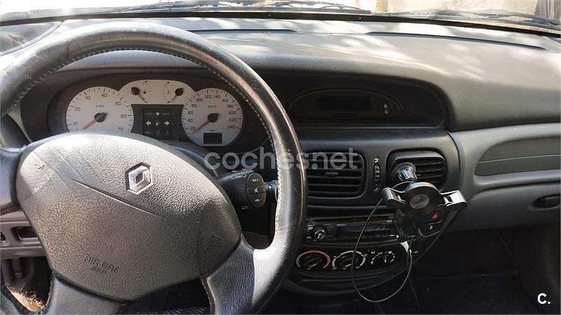 Usado Renault Mégane Coupé 95 CV (69 kW) 1999 Amarillo Coupe
