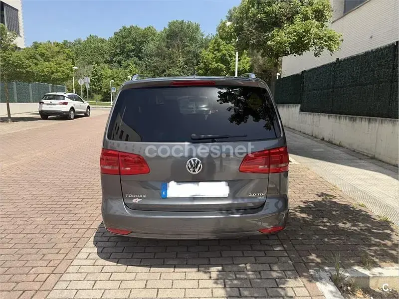 Usado VW Touran Advance 140 CV (102 kW) 2011 Gris / plata Monovolumen