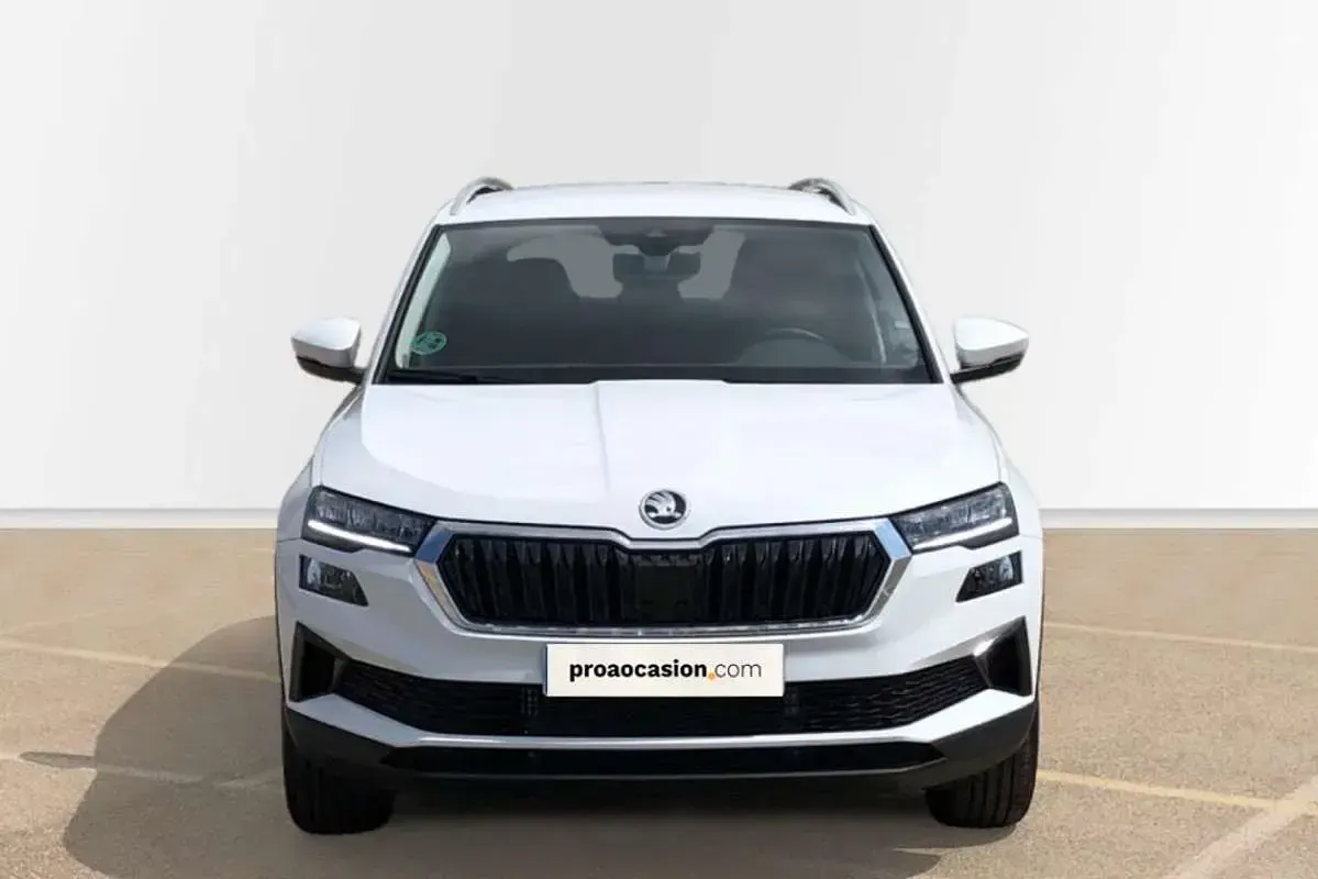 Usado Skoda Karoq Selection 116 CV (85 kW) 2024 Blanco SUV