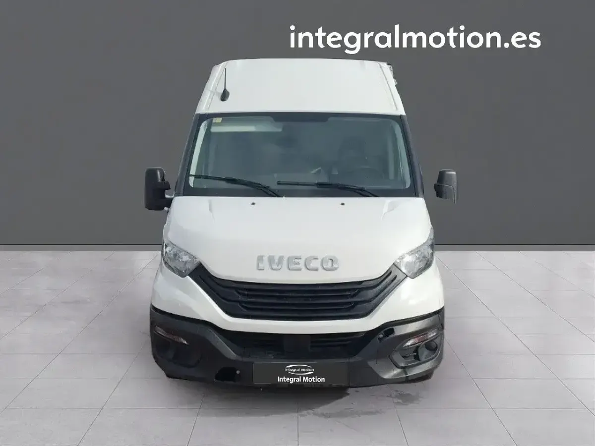 Usado Iveco Daily 156 CV (114 kW) 2023 Blanco Berlina