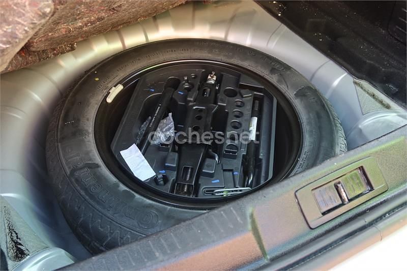 Usado Renault Laguna III Expression 140 CV (102 kW) 2010 Gris / plata Berlina