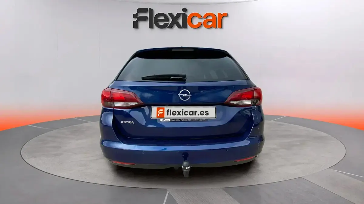 Usado Opel Astra Business Elegance 131 CV (96 kW) 2021 Azul Familiar