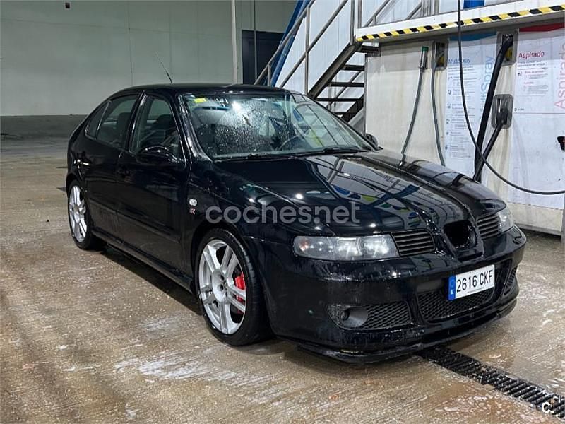 Usado Seat Leon CUPRA 210 CV (154 kW) 2003 Negro Utilitario