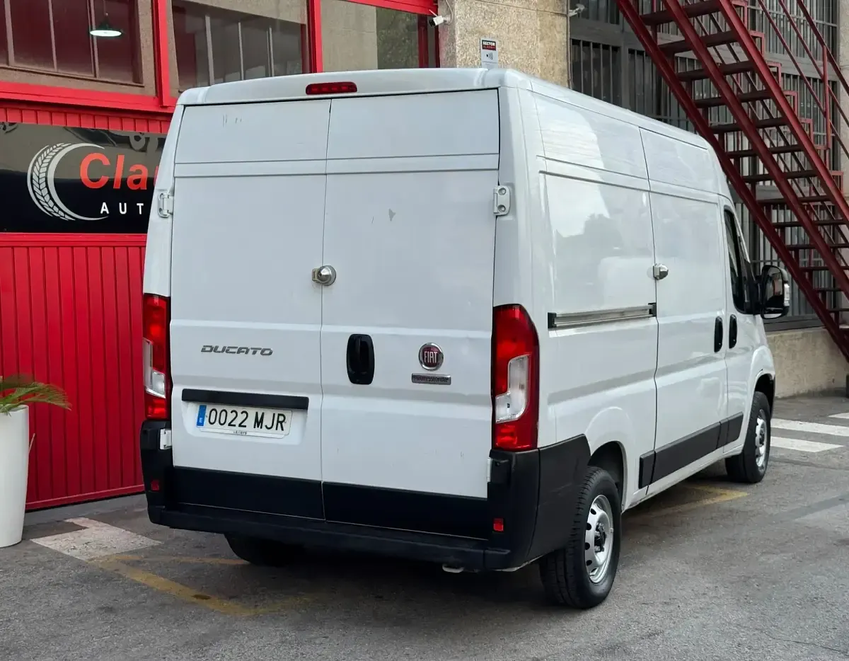 Usado Fiat Ducato Easy 140 CV (102 kW) 2023 Blanco Van
