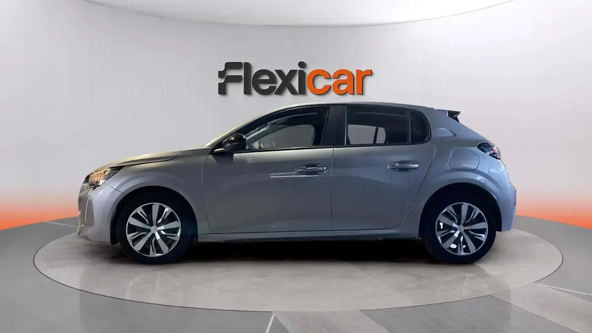 Usado Peugeot 208 Active 101 CV (74 kW) 2023 Gris Utilitario