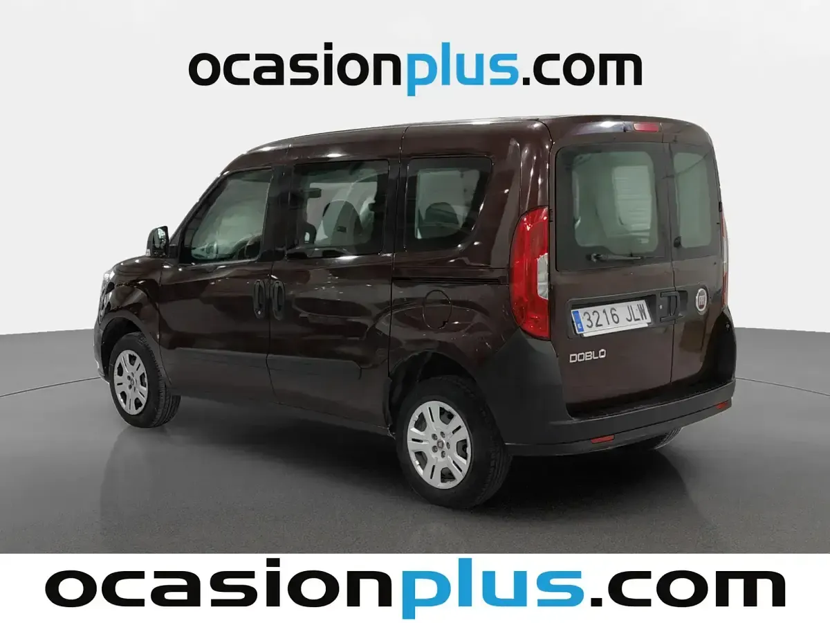 Usado Fiat Doblò Pop 90 CV (66 kW) 2016 Marrón Monovolumen