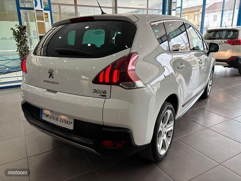 Usado Peugeot 3008 Allure 115 CV (84 kW) 2014 Blanco Monovolumen