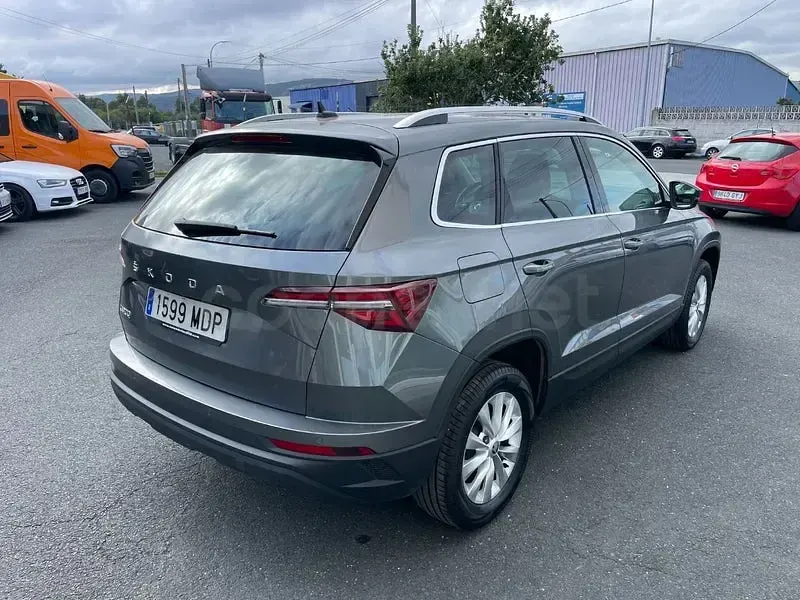 Usado Skoda Karoq Ambition 115 CV (84 kW) 2023 Gris / plata SUV