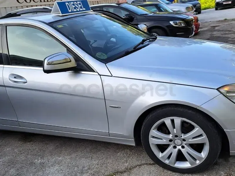 Usado Mercedes C200 Elegance 136 CV (100 kW) 2008 Gris / plata Berlina