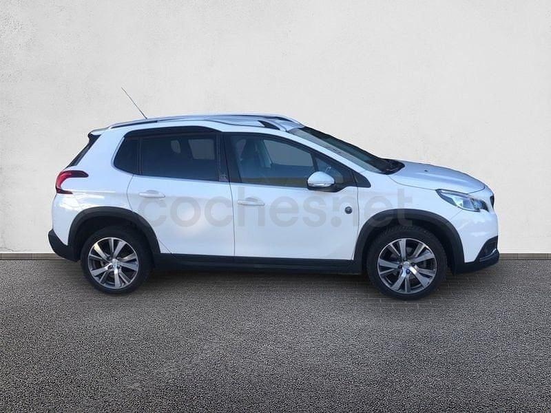 Usado Peugeot 2008 Allure 130 CV (95 kW) 2018 Rojo SUV
