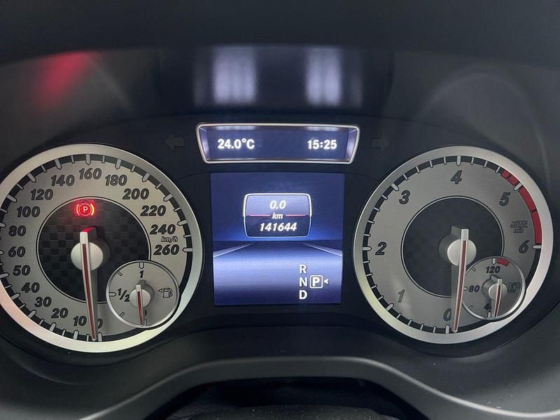 Usado Mercedes A200 Urban 136 CV (100 kW) 2015 Blanco Berlina