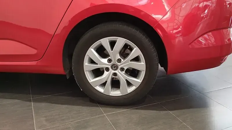 Usado Renault Mégane GrandTour LIMITED 115 CV (84 kW) 2020 Rojo Familiar