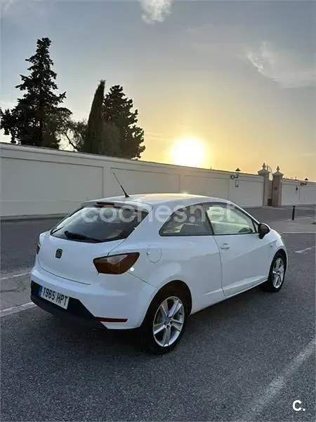 Usado Seat Ibiza Style 85 CV (62 kW) 2013 Blanco Berlina