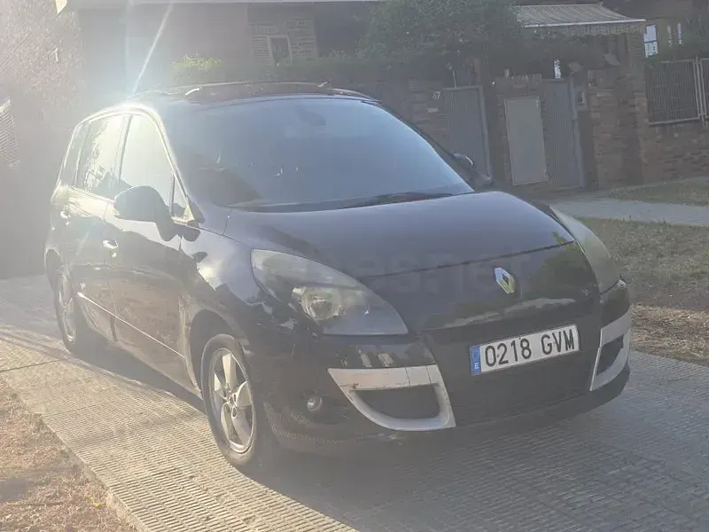 Usado Renault Scénic Dynamique 105 CV (77 kW) 2010 Negro Monovolumen