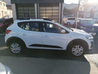 Usado Dacia Sandero Expression 100 CV (73 kW) 2023 Blanco Utilitario