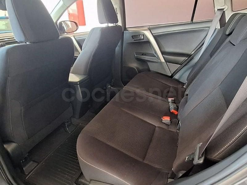 Usado Toyota RAV4 Advance 124 CV (91 kW) 2015 Gris / plata SUV